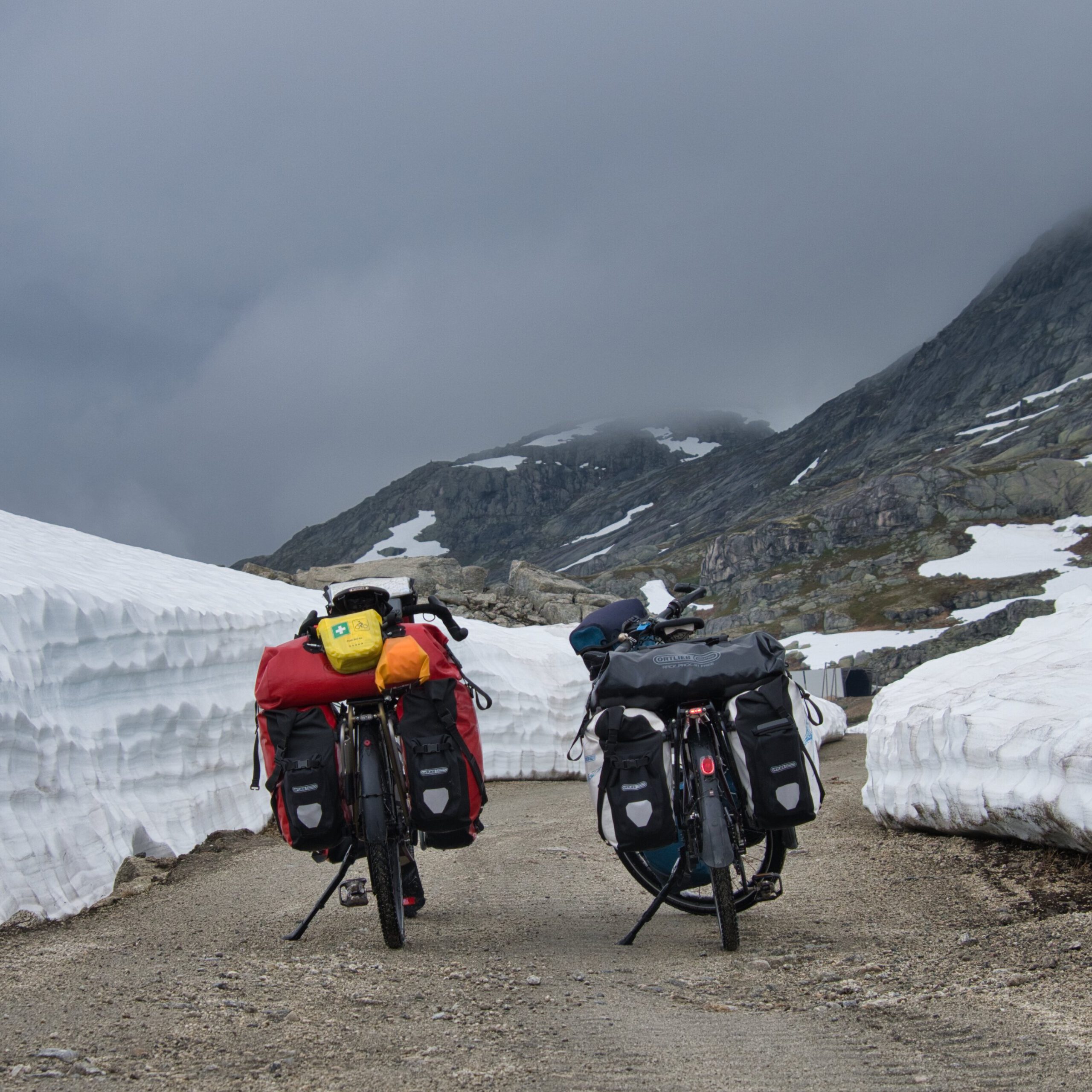 Fahrräder im Schnee